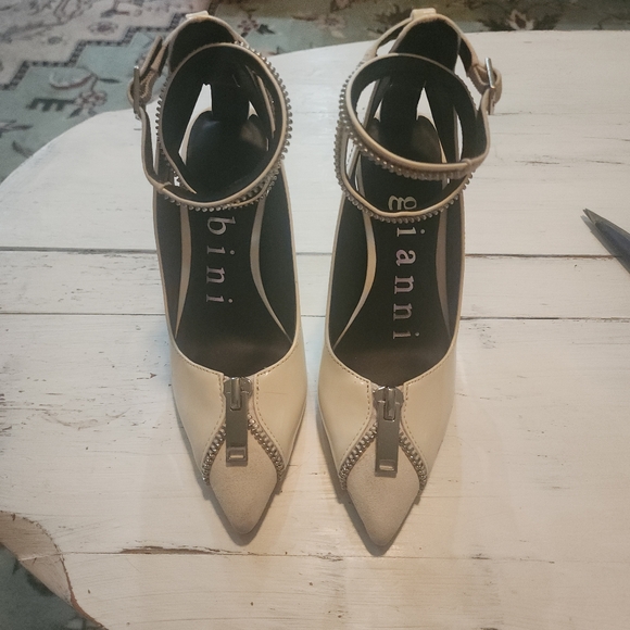 Tatum Pumps Size 5 Gianni Bini - Picture 3 of 11